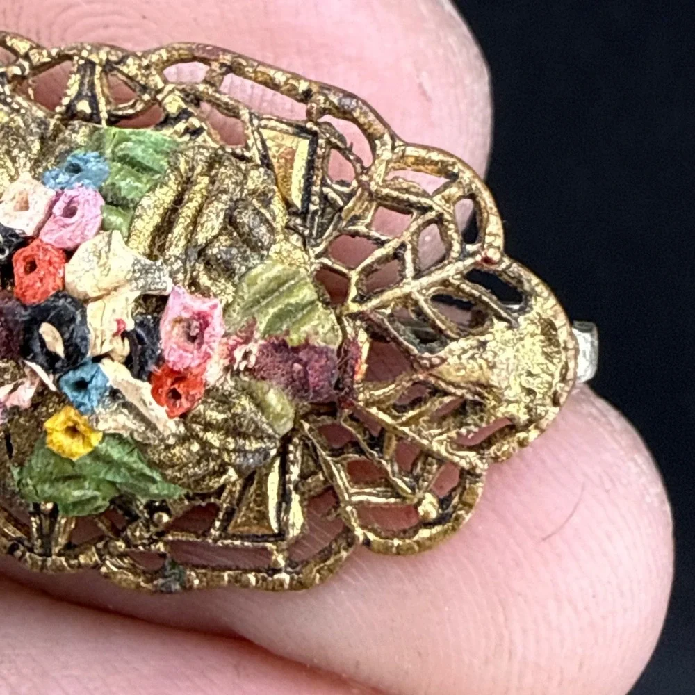 Vintage Gold Tone Flower Theme Brooch READ